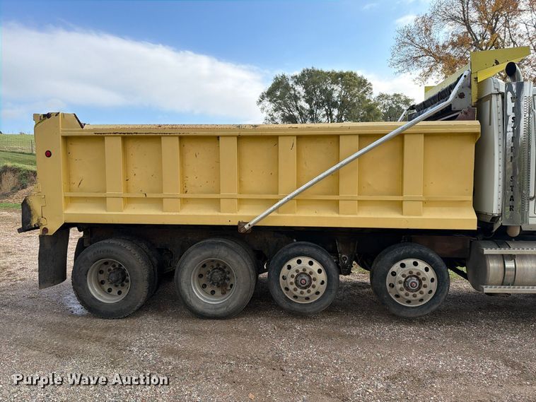 image for item EA0602 2006 Western Star 4900 dump truck
