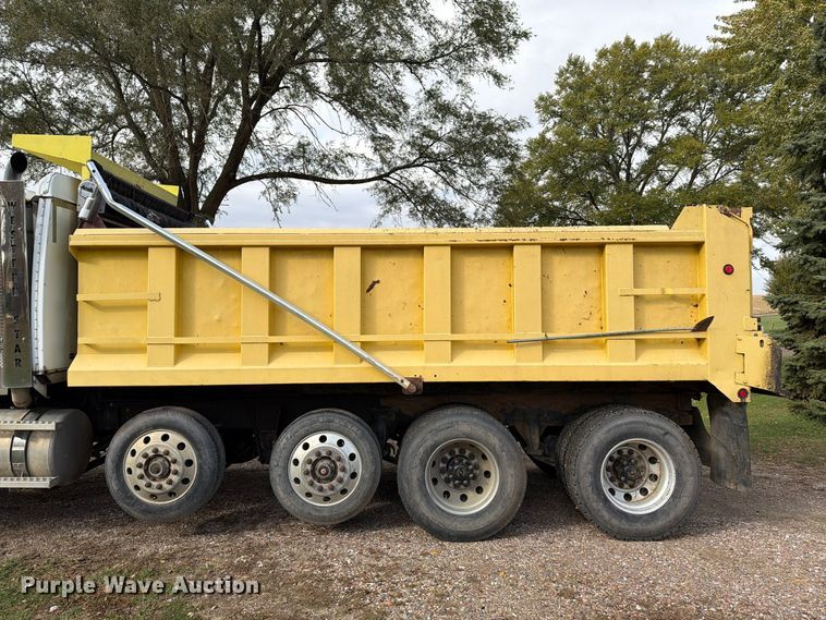 image for item EA0602 2006 Western Star 4900 dump truck