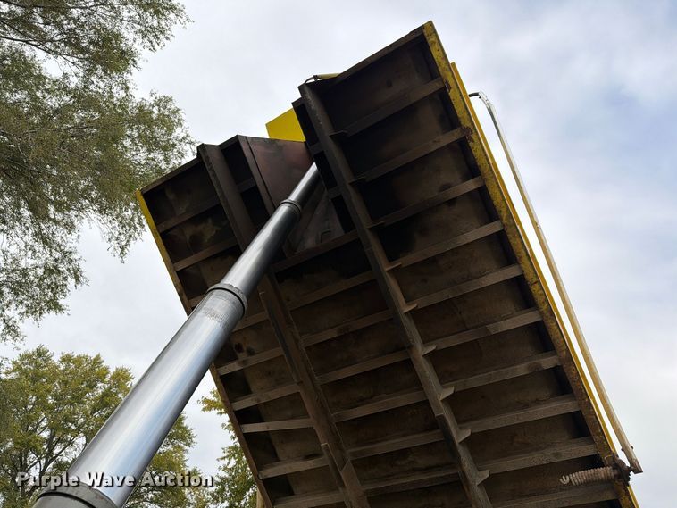 image for item EA0602 2006 Western Star 4900 dump truck