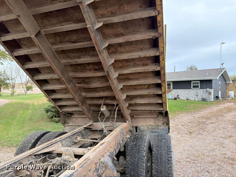 image for item EA0602 2006 Western Star 4900 dump truck