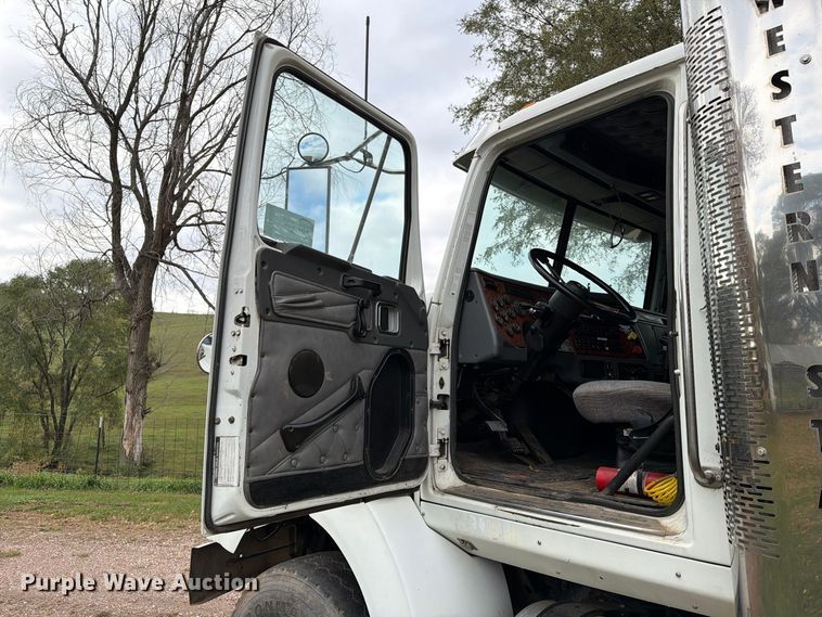 image for item EA0602 2006 Western Star 4900 dump truck