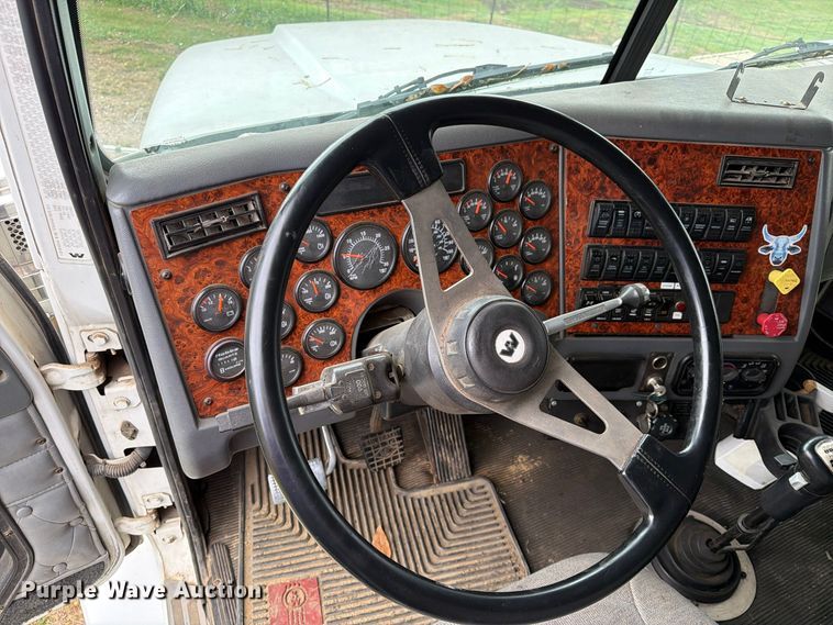 image for item EA0602 2006 Western Star 4900 dump truck