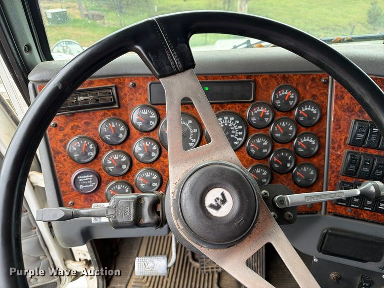 image for item EA0602 2006 Western Star 4900 dump truck