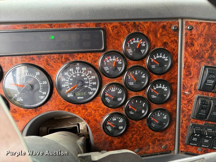 image for item EA0602 2006 Western Star 4900 dump truck
