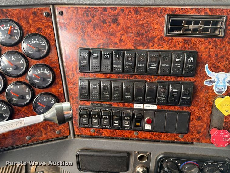 image for item EA0602 2006 Western Star 4900 dump truck