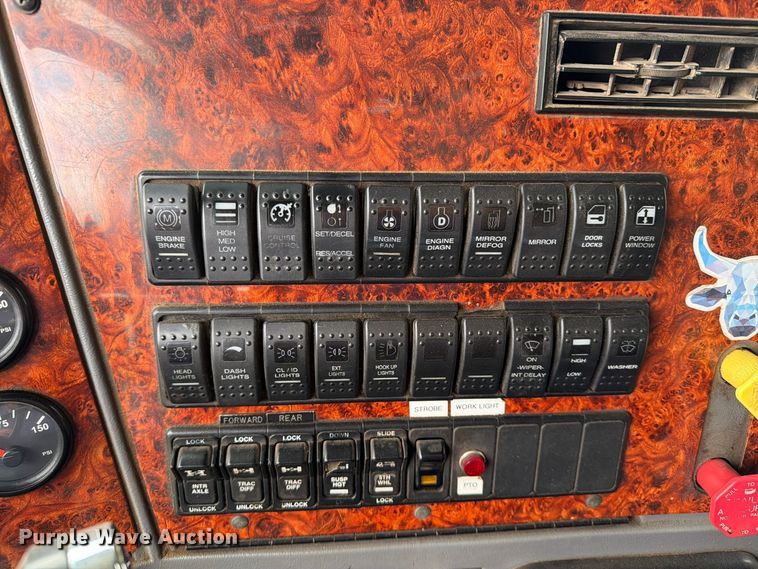 image for item EA0602 2006 Western Star 4900 dump truck
