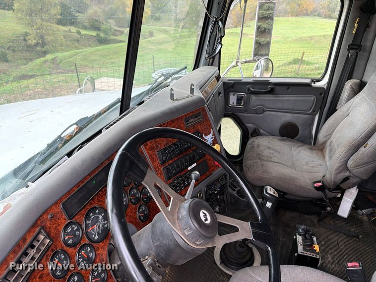image for item EA0602 2006 Western Star 4900 dump truck