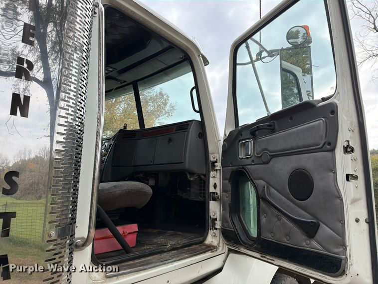 image for item EA0602 2006 Western Star 4900 dump truck
