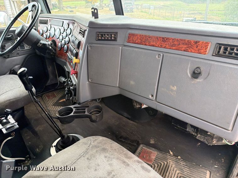 image for item EA0602 2006 Western Star 4900 dump truck