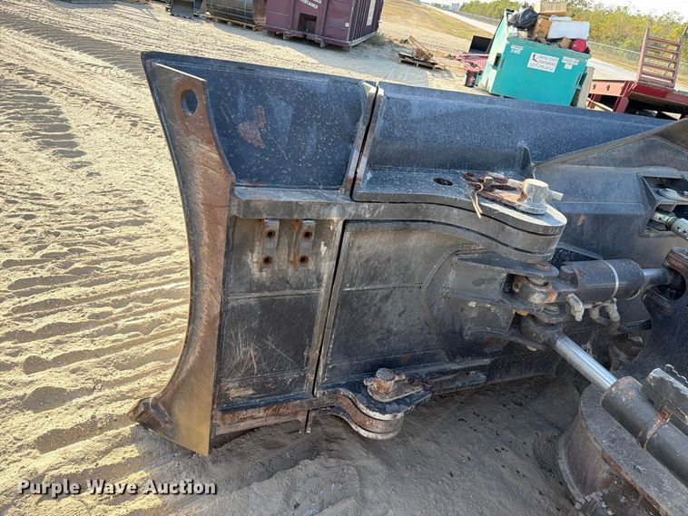image for item EA7427 2020 Case 2050M dozer