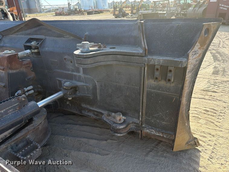 image for item EA7427 2020 Case 2050M dozer