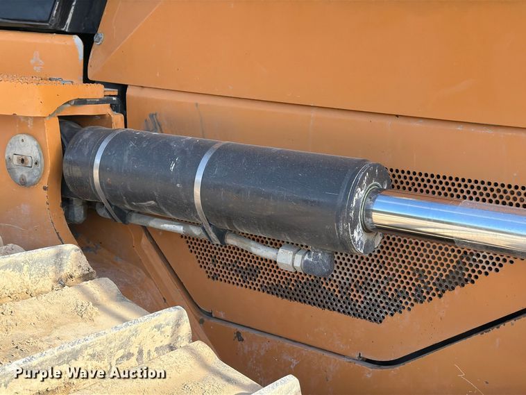 image for item EA7427 2020 Case 2050M dozer