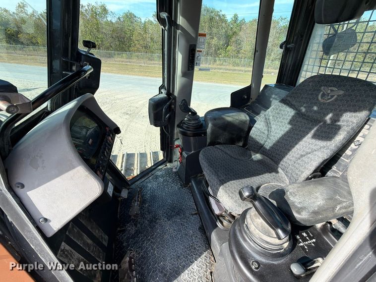 image for item EA7427 2020 Case 2050M dozer