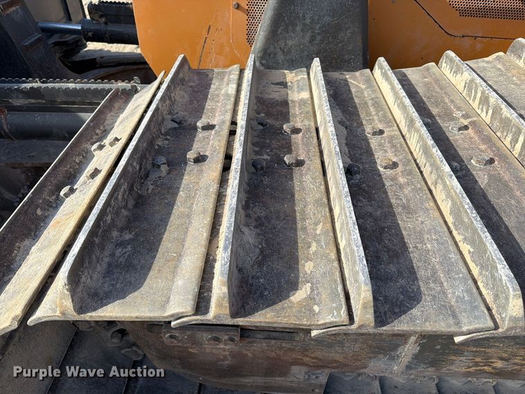 image for item EA7427 2020 Case 2050M dozer