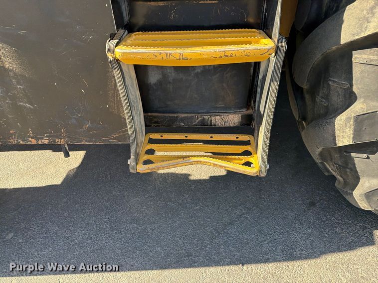 image for item EL2673 2019 Caterpillar 440 backhoe