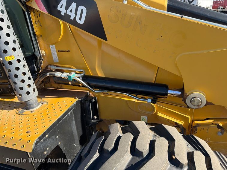 image for item EL2673 2019 Caterpillar 440 backhoe