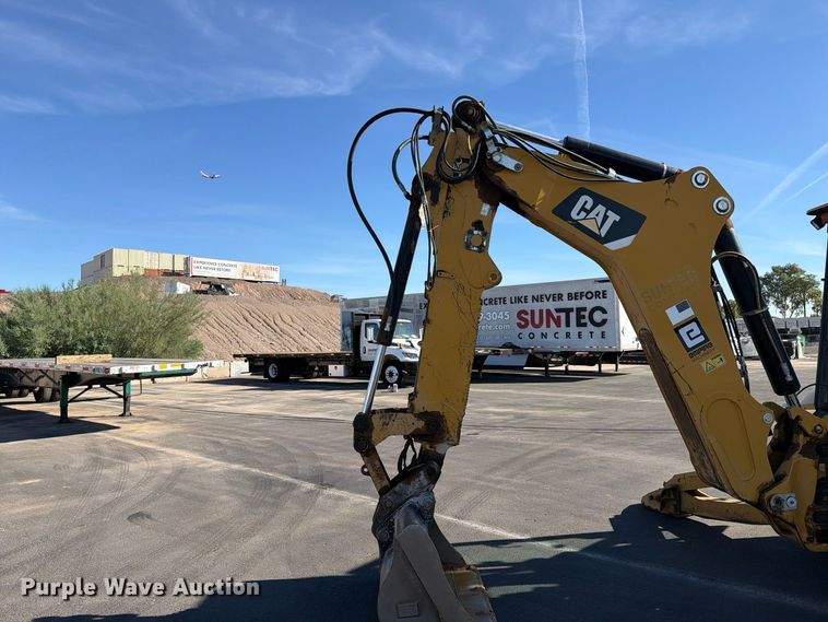 image for item EL2673 2019 Caterpillar 440 backhoe