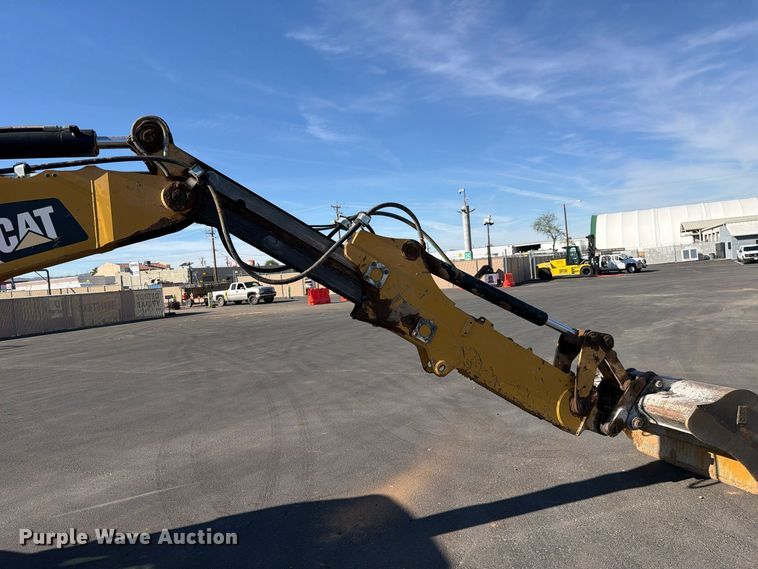 image for item EL2673 2019 Caterpillar 440 backhoe