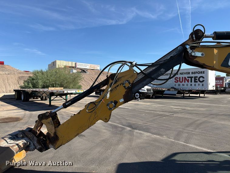 image for item EL2673 2019 Caterpillar 440 backhoe