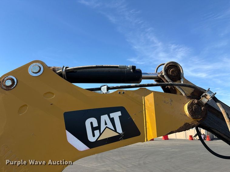 image for item EL2673 2019 Caterpillar 440 backhoe