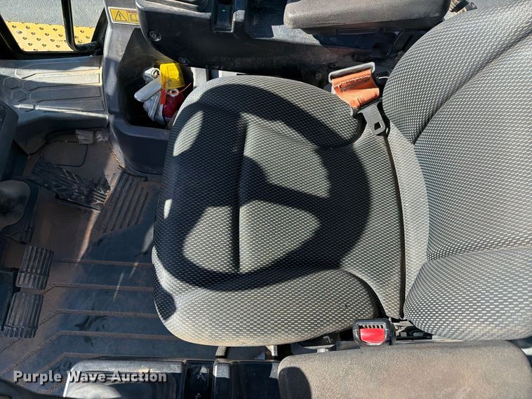 image for item EL2673 2019 Caterpillar 440 backhoe