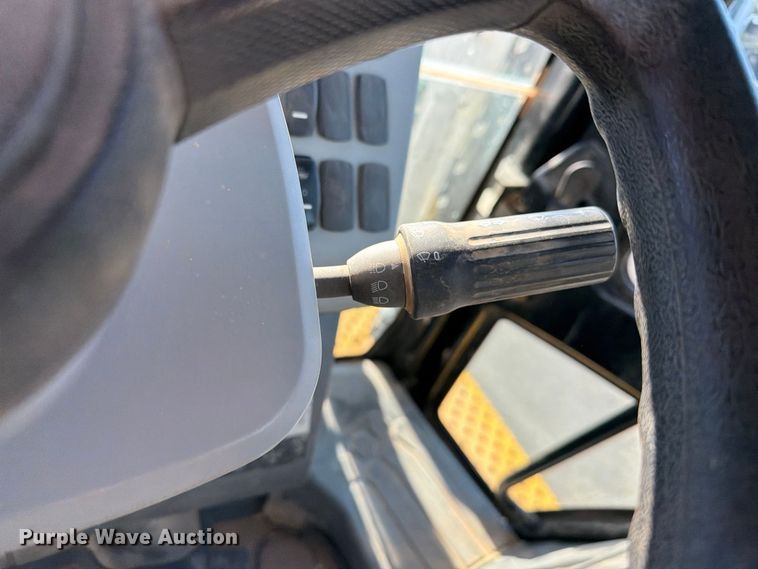 image for item EL2673 2019 Caterpillar 440 backhoe