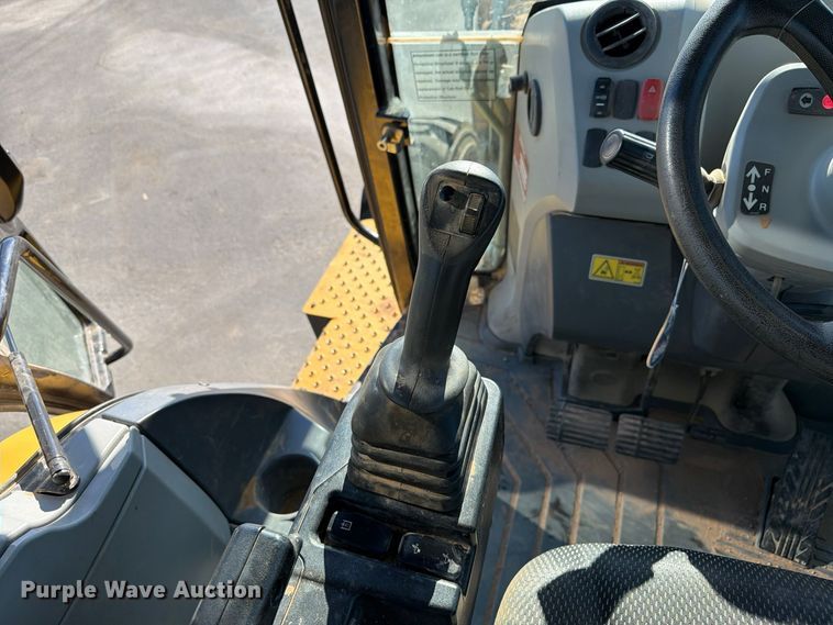 image for item EL2673 2019 Caterpillar 440 backhoe