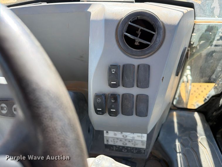 image for item EL2673 2019 Caterpillar 440 backhoe