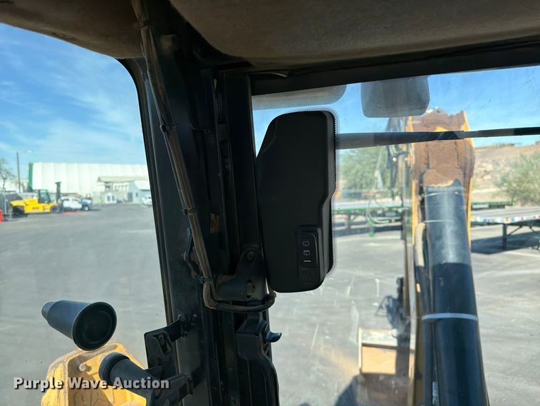 image for item EL2673 2019 Caterpillar 440 backhoe