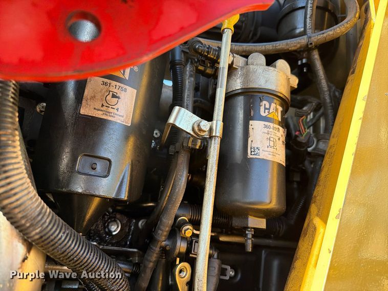 image for item EL2673 2019 Caterpillar 440 backhoe