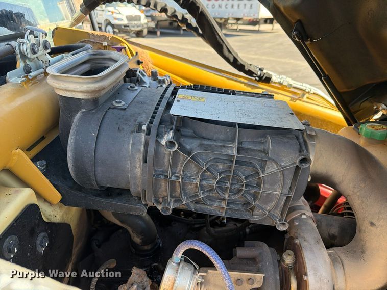 image for item EL2673 2019 Caterpillar 440 backhoe