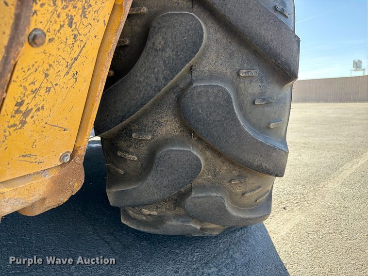 image for item EL2673 2019 Caterpillar 440 backhoe