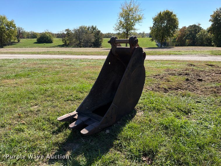 image for item EO8817 Excavator bucket