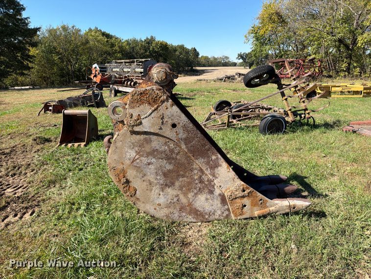 image for item EO8817 Excavator bucket