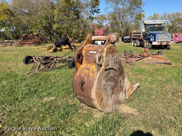 image for item EO8817 Excavator bucket