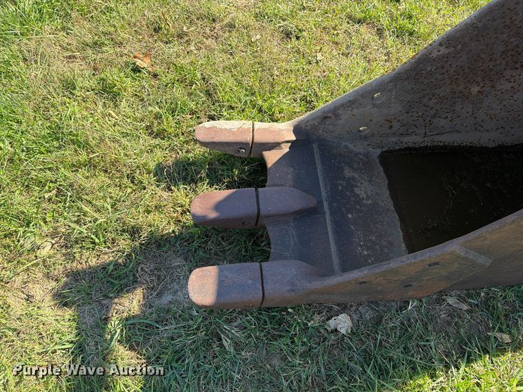 image for item EO8817 Excavator bucket