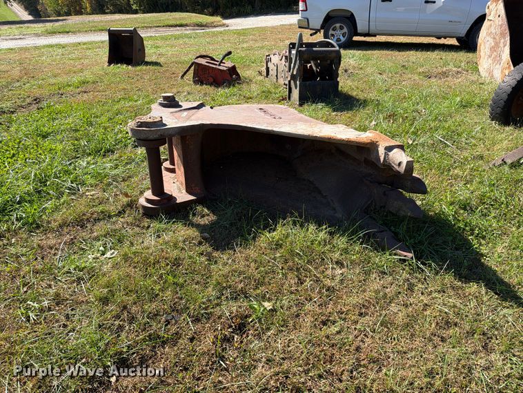 image for item EO8818 Esco excavator bucket