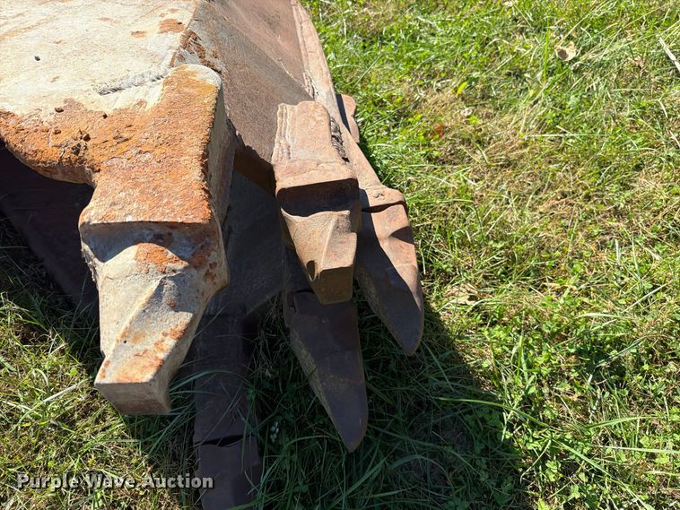 image for item EO8818 Esco excavator bucket