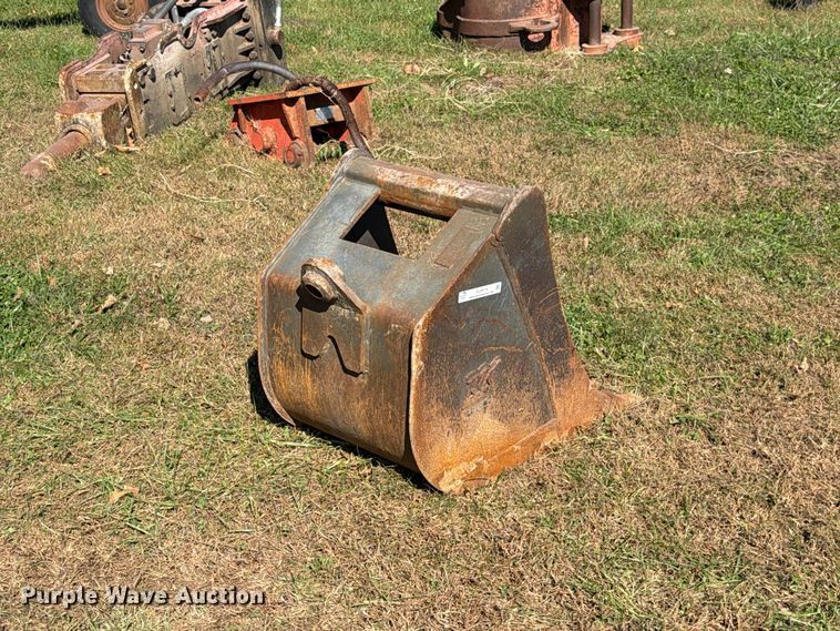image for item EO8819 TAG excavator bucket