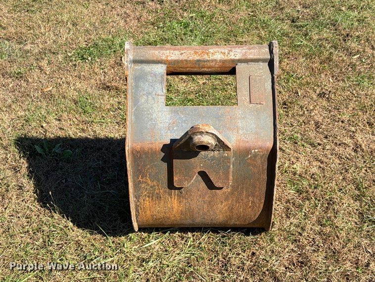 image for item EO8819 TAG excavator bucket