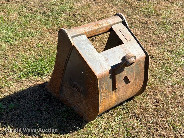 image for item EO8819 TAG excavator bucket