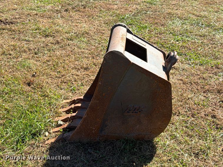 image for item EO8819 TAG excavator bucket