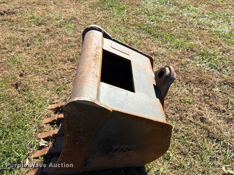 image for item EO8819 TAG excavator bucket