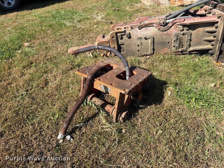 image for item EO8820 NPK breaker
