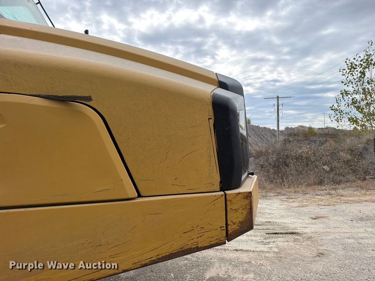 image for item EO8832 2014 Caterpillar 740B articulated haul truck