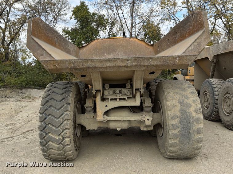 image for item EO8833 2014 Caterpillar 740B articulated haul truck