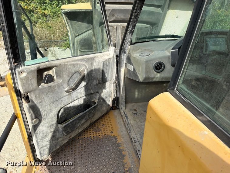 image for item EO8833 2014 Caterpillar 740B articulated haul truck