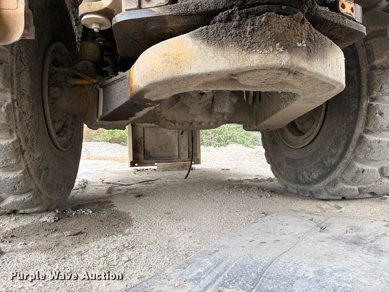 image for item EO8833 2014 Caterpillar 740B articulated haul truck