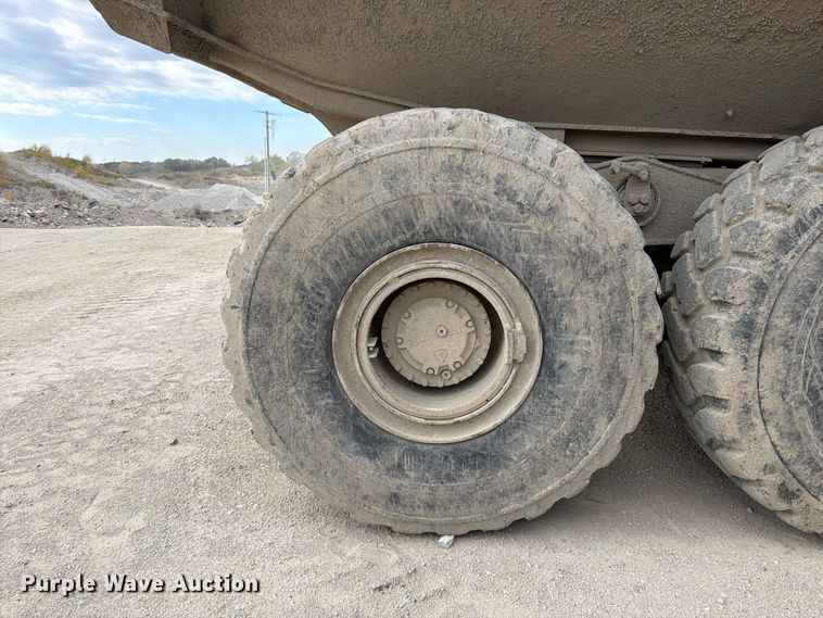 image for item EO8833 2014 Caterpillar 740B articulated haul truck