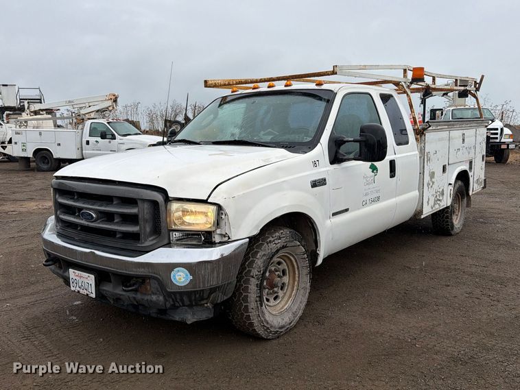 image for item EP3076 2003 Ford F250 Super Duty Ext. Cab utility bed pickup truck